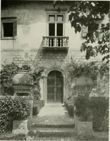 An illustration from Villas of Florence and Tuscany (1922)