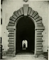An illustration from Villas of Florence and Tuscany (1922)