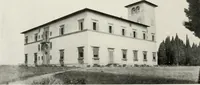 An illustration from Villas of Florence and Tuscany (1922)