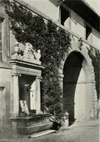 An illustration from Villas of Florence and Tuscany (1922)