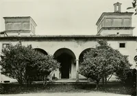 An illustration from Villas of Florence and Tuscany (1922)