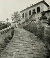 An illustration from Villas of Florence and Tuscany (1922)