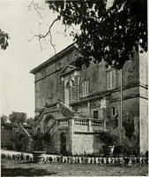 An illustration from Villas of Florence and Tuscany (1922)
