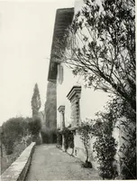 An illustration from Villas of Florence and Tuscany (1922)