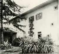 An illustration from Villas of Florence and Tuscany (1922)