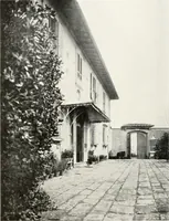 An illustration from Villas of Florence and Tuscany (1922)