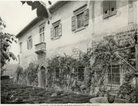 An illustration from Villas of Florence and Tuscany (1922)