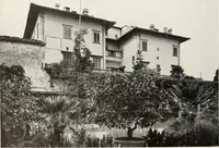 An illustration from Villas of Florence and Tuscany (1922)