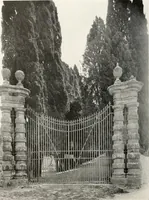 An illustration from Villas of Florence and Tuscany (1922)