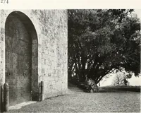 An illustration from Villas of Florence and Tuscany (1922)