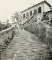 An illustration from Villas of Florence and Tuscany (1922)