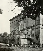 An illustration from Villas of Florence and Tuscany (1922)