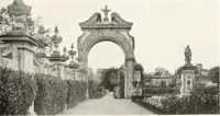 An illustration from Villas of Florence and Tuscany (1922)