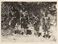 An illustration from Zur anthropologie des abflusslosen rumpfschollenlandes im nordöstlichen Deutsch-Ostrafrika, auf grund der sammlung der Ostrafrika- expedition (dr. E. Obst) der Geographischen gesellschaft in Hamburg (1915)
