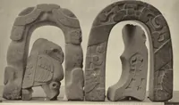 An illustration from Alt-Mexico : Archäologische Beiträge zur Kulturgeschichte seiner Bewohner : [volume 1] / von Hermann Strebel (1885)