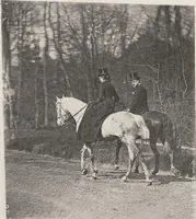 Picture 23 of 26 from Le tour du bois : photogravures : photographie hippique au Bois du Boulogne et Boulevard Saint-Germain (1884), leaf 51