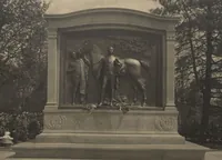 Picture 19 of 21 from [Decorations in the city of New York to honor and welcome the British and French commissions, May 9th to May 13th, 1917 / phot. by Wurts brothers] (1917), leaf 24