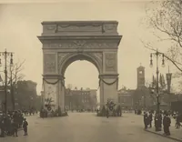 An illustration from [Decorations in the city of New York to honor and welcome the British and French commissions, May 9th to May 13th, 1917 / phot. by Wurts brothers] (1917)