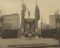 An illustration from [Decorations in the city of New York to honor and welcome the British and French commissions, May 9th to May 13th, 1917 / phot. by Wurts brothers] (1917)