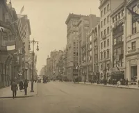 Picture 7 of 21 from [Decorations in the city of New York to honor and welcome the British and French commissions, May 9th to May 13th, 1917 / phot. by Wurts brothers] (1917), leaf 9