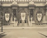 Picture 14 of 27 from [Decorations in the city of New York to honor and welcome the Italian commission, June 21, 22, 23, 1917 / phot. by Wurts brothers] (1917), leaf 16