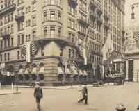 An illustration from [Decorations in the city of New York to honor and welcome the Italian commission, June 21, 22, 23, 1917 / phot. by Wurts brothers] (1917)