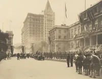 An illustration from [Decorations in the city of New York to honor and welcome the Russian commission, July 6-7, 1917 / phot. by Wurts brothers] (1917)