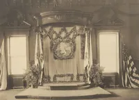 Picture 4 of 12 from [Decorations in the city of New York to honor and welcome the Russian commission, July 6-7, 1917 / phot. by Wurts brothers] (1917), leaf 5
