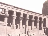 An illustration from [Album of Egyptian and Turkish photographs. Volume 1 / assembled by Rudolf H. and Lulu Reinhart in 1906 on their wedding trip] (1906)