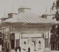 An illustration from [Album of Egyptian and Turkish photographs. Volume 1 / assembled by Rudolf H. and Lulu Reinhart in 1906 on their wedding trip] (1906)