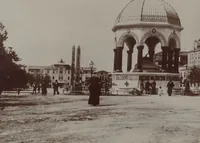 An illustration from [Album of Egyptian and Turkish photographs. Volume 1 / assembled by Rudolf H. and Lulu Reinhart in 1906 on their wedding trip] (1906)