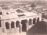 An illustration from [Album of Egyptian and Turkish photographs. Volume 1 / assembled by Rudolf H. and Lulu Reinhart in 1906 on their wedding trip] (1906)