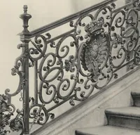 An illustration from Documents de ferronnerie ancienne du XIIe au XVIIIe siècle : recueil de 40 planches comprenant plus de 100 documents de ferronnerie monumentale et de serrurerie fine ... (1922)