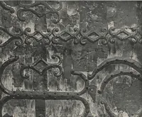 An illustration from Documents de ferronnerie ancienne du XIIe au XVIIIe siècle : recueil de 40 planches comprenant plus de 100 documents de ferronnerie monumentale et de serrurerie fine ... (1922)