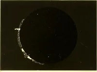 An illustration from Spectrum analysis in its application to terrestrial substances, and the physical constitution of the heavenly bodies / familiarly explained by H. Schellen ; translated from the second enlarged and revised German edition by Jane and Caroline Lassell ; edited with notes by William Huggins ; with numerous woodcuts and coloured plates, and Ångström's and Kirchhoff's maps. (1872)