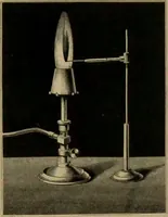 An illustration from Spectrum analysis : six lectures, delivered in 1868, before the Society of Apothecaries of London / by Henry E. Roscoe ; with appendices, coloured plates, and illustrations. (1869)