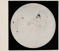 An illustration from Phenomena of materialisation : a contribution to the investigation of mediumistic teleplastics / by Baron von Schrenck Notzing ; translated by E.E. Fournier d'Albe. (1923)